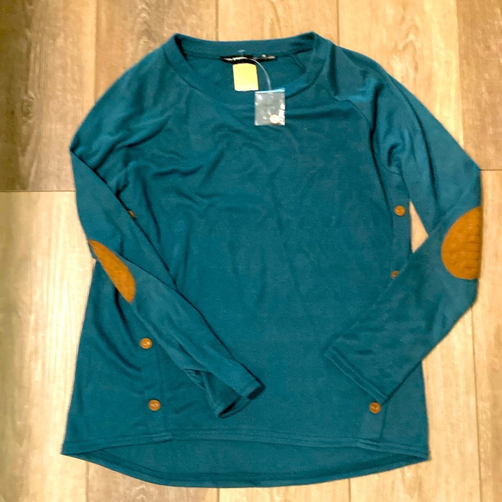 Womens sz medium top - brand NEW w/tags!